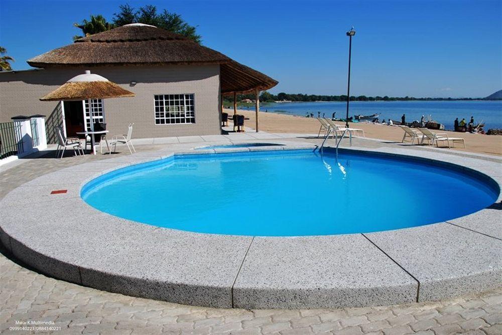 Skinny Hippos Lodge Mangochi Экстерьер фото