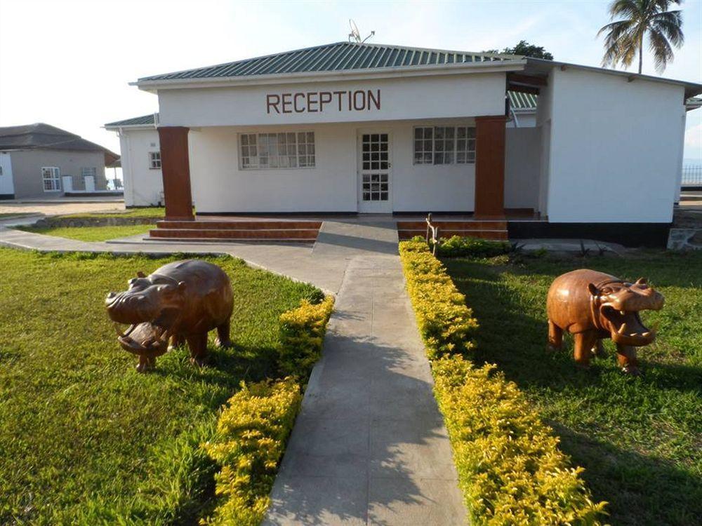 Skinny Hippos Lodge Mangochi Экстерьер фото