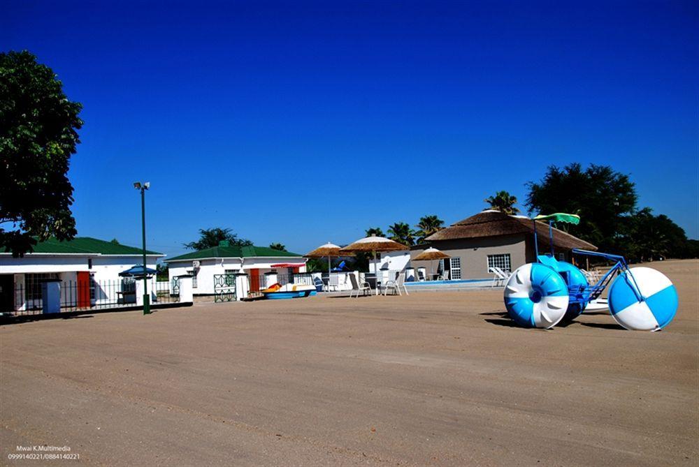 Skinny Hippos Lodge Mangochi Экстерьер фото