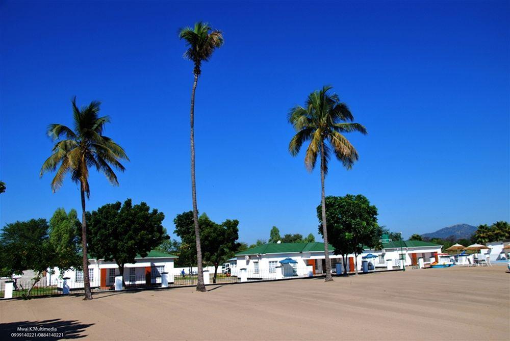 Skinny Hippos Lodge Mangochi Экстерьер фото