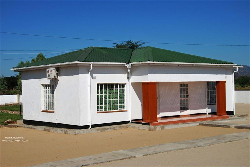 Skinny Hippos Lodge Mangochi Экстерьер фото