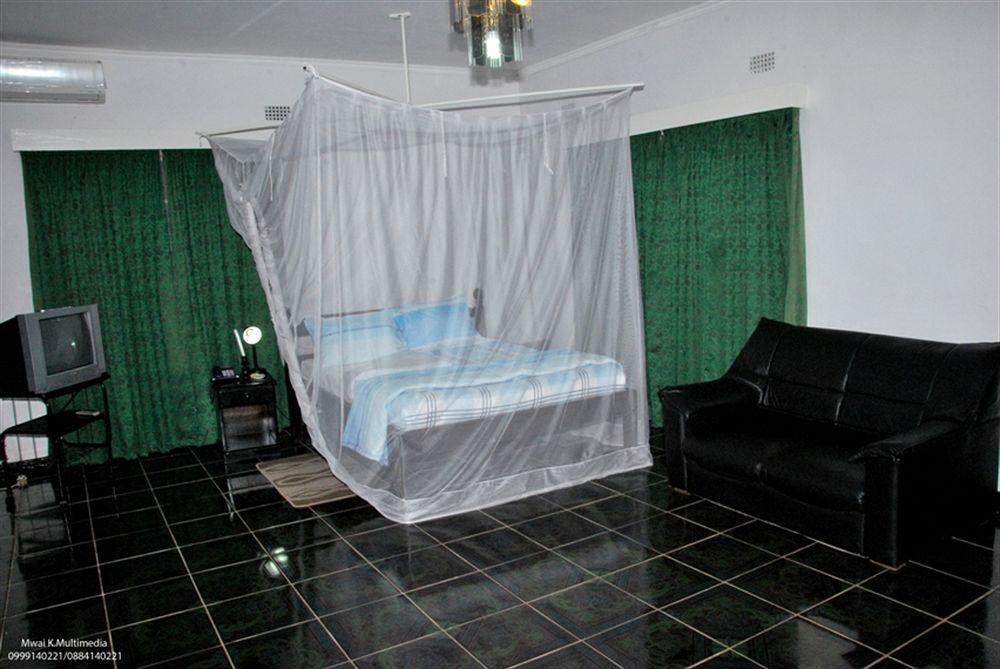 Skinny Hippos Lodge Mangochi Экстерьер фото