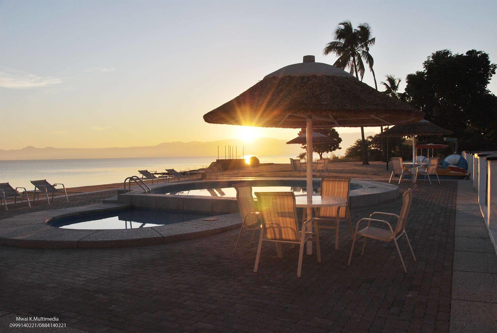 Skinny Hippos Lodge Mangochi Экстерьер фото