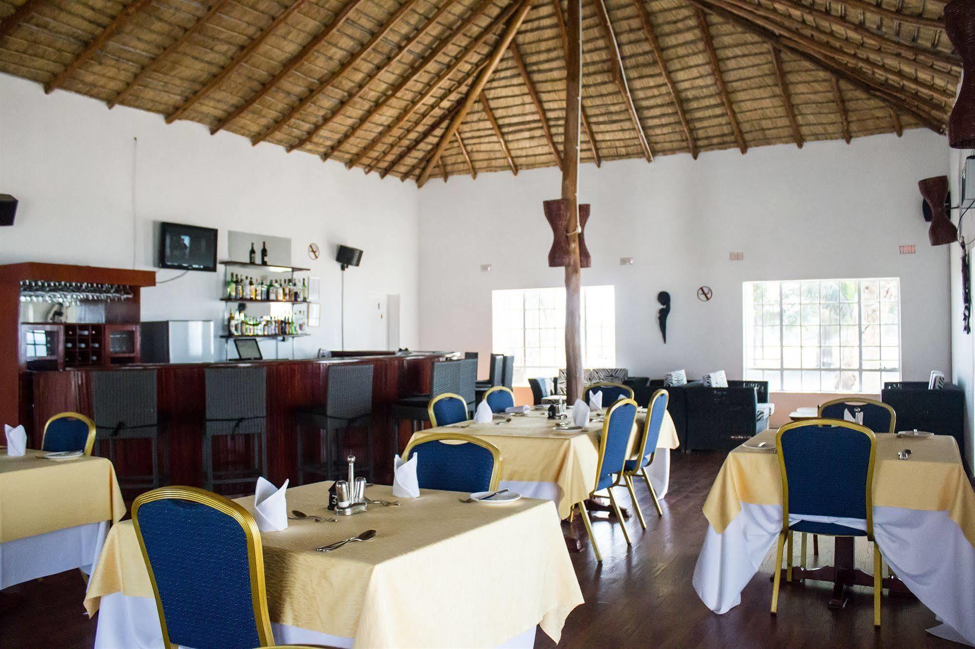 Skinny Hippos Lodge Mangochi Экстерьер фото