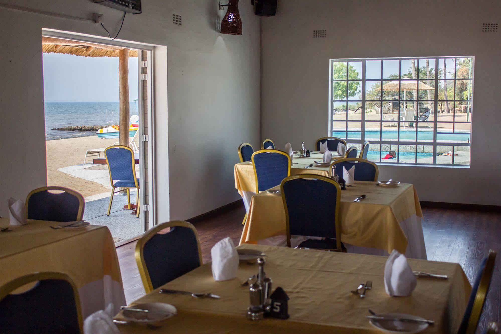 Skinny Hippos Lodge Mangochi Экстерьер фото