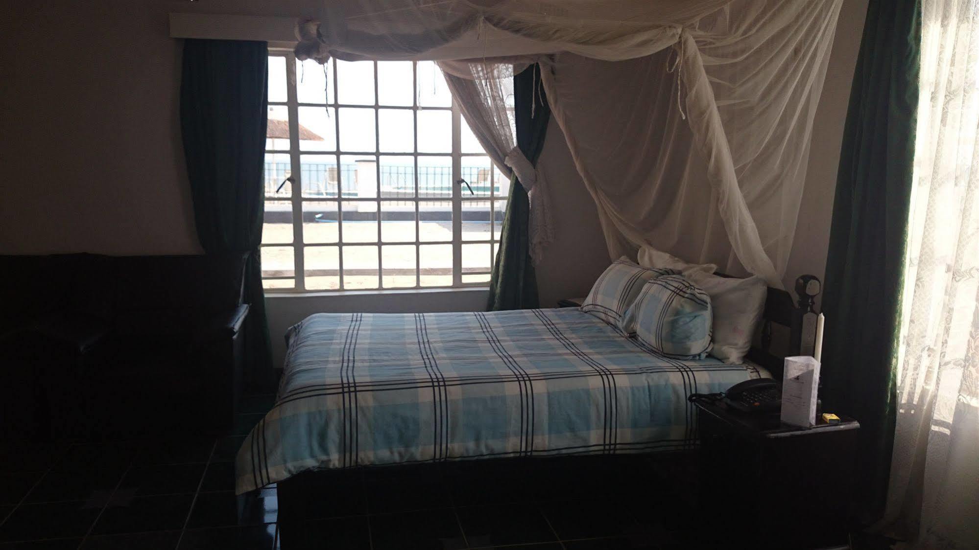 Skinny Hippos Lodge Mangochi Экстерьер фото