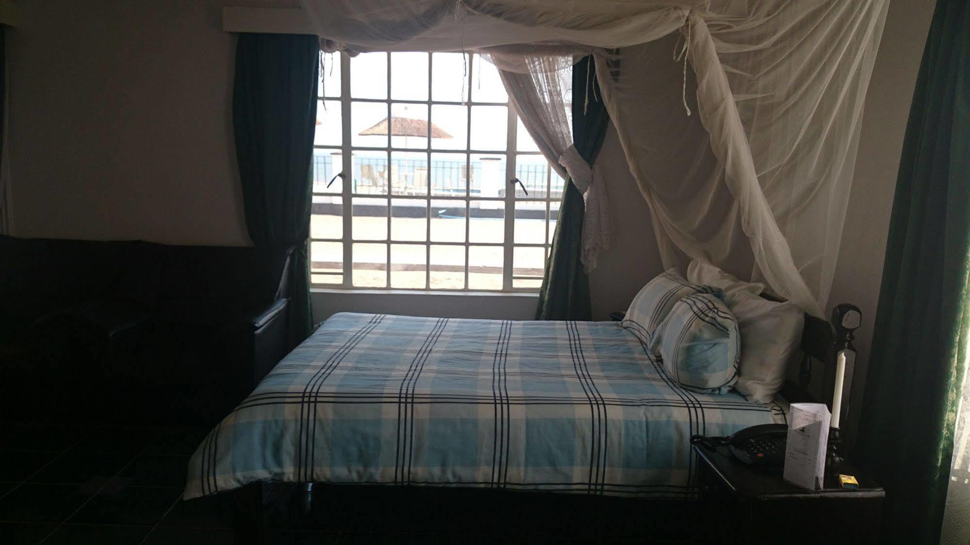 Skinny Hippos Lodge Mangochi Экстерьер фото
