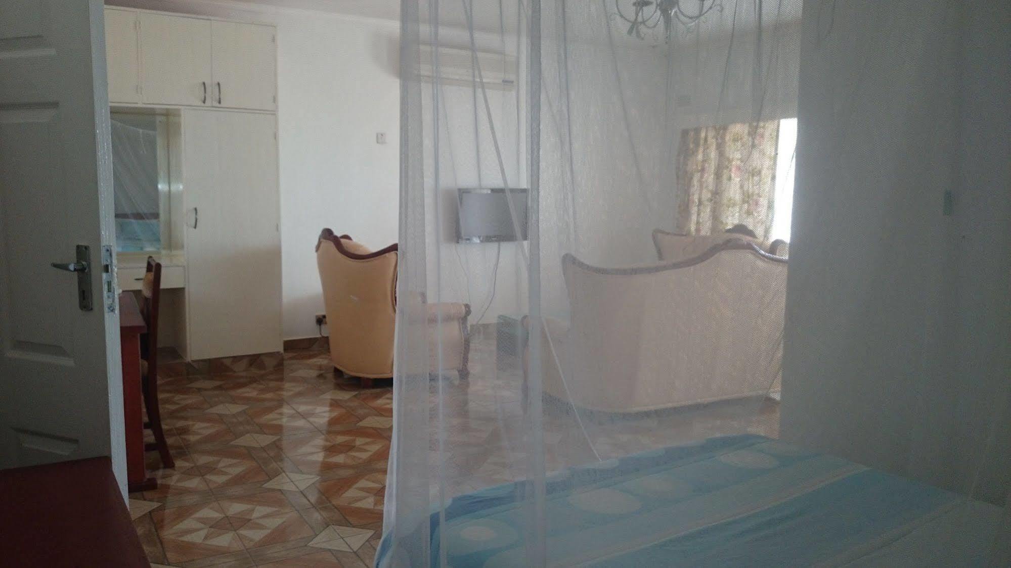 Skinny Hippos Lodge Mangochi Экстерьер фото